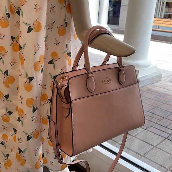 Kate Spade Madison Saffiano Leather Medium Satchel
COLOR:
Conch Pink
NWT - Picture 7 of 16